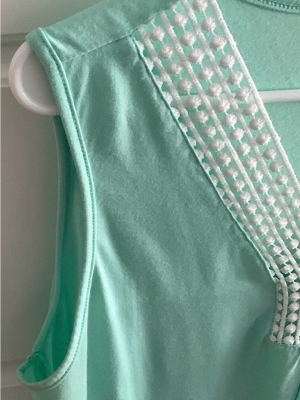 🕊️Mint V-Neck Embroidered Top - Picture 5 of 7
